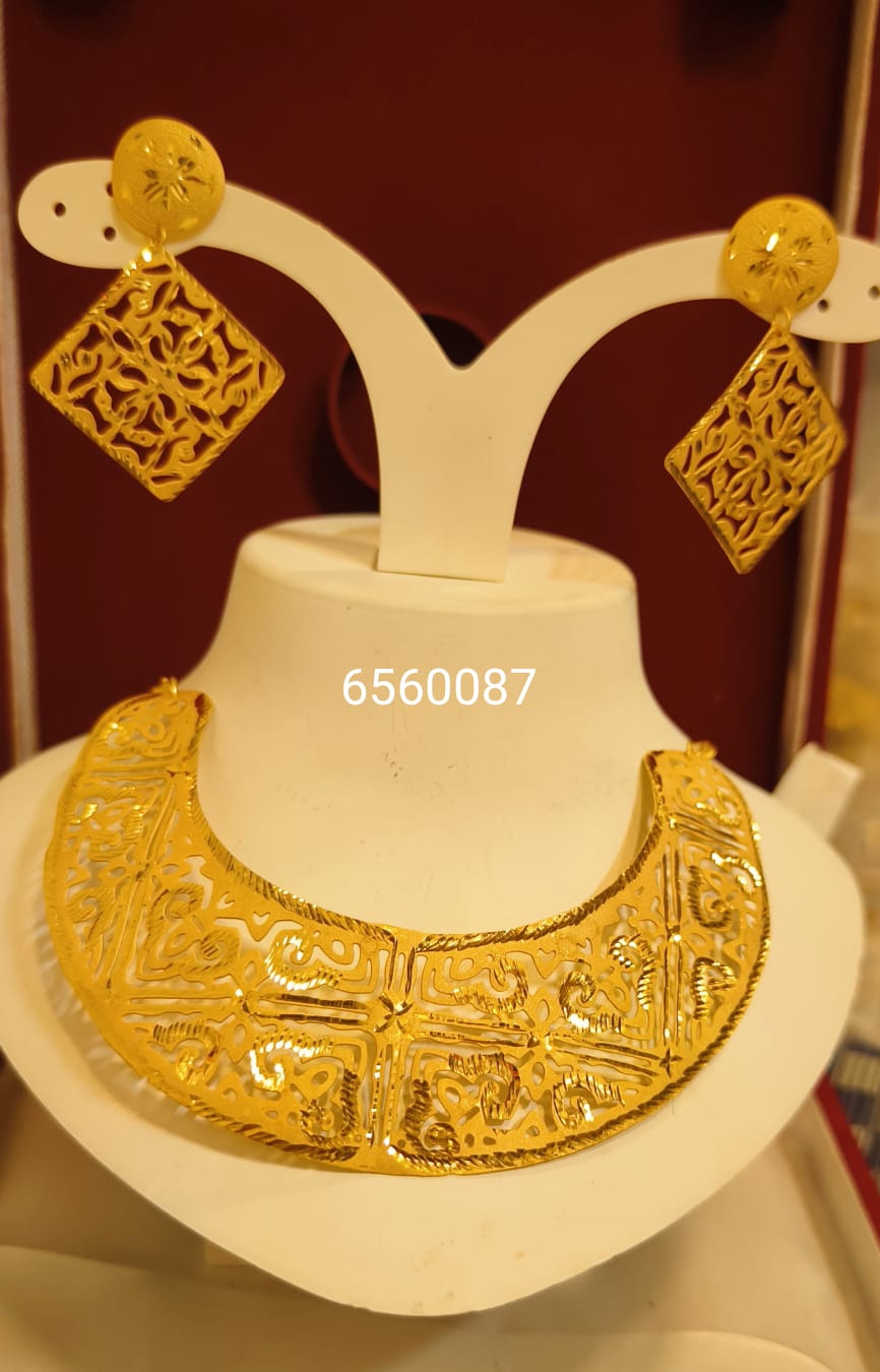 Collar 697